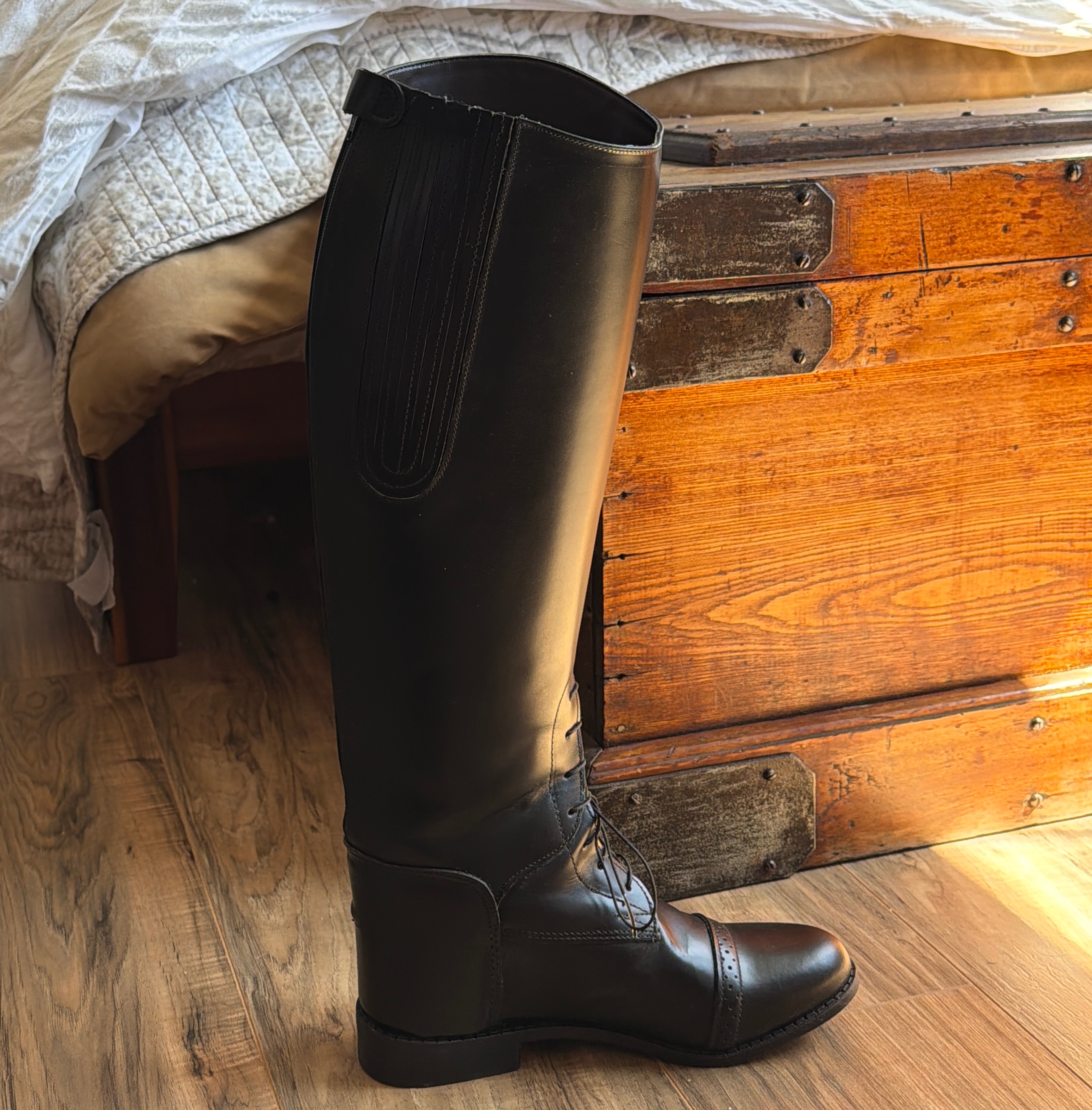 8.5W Leather Devon-Aire Field Boots