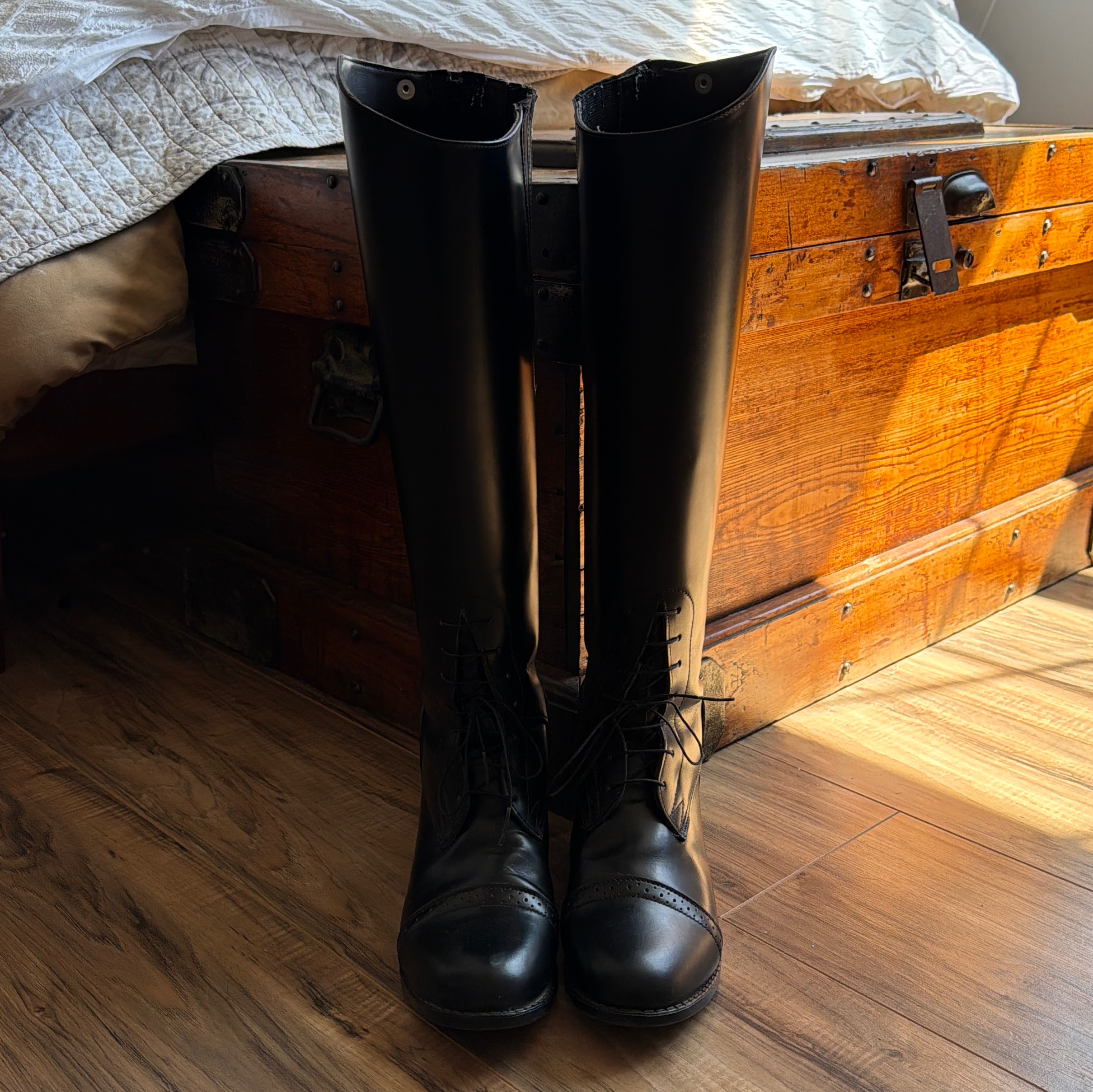8.5W Leather Devon-Aire Field Boots