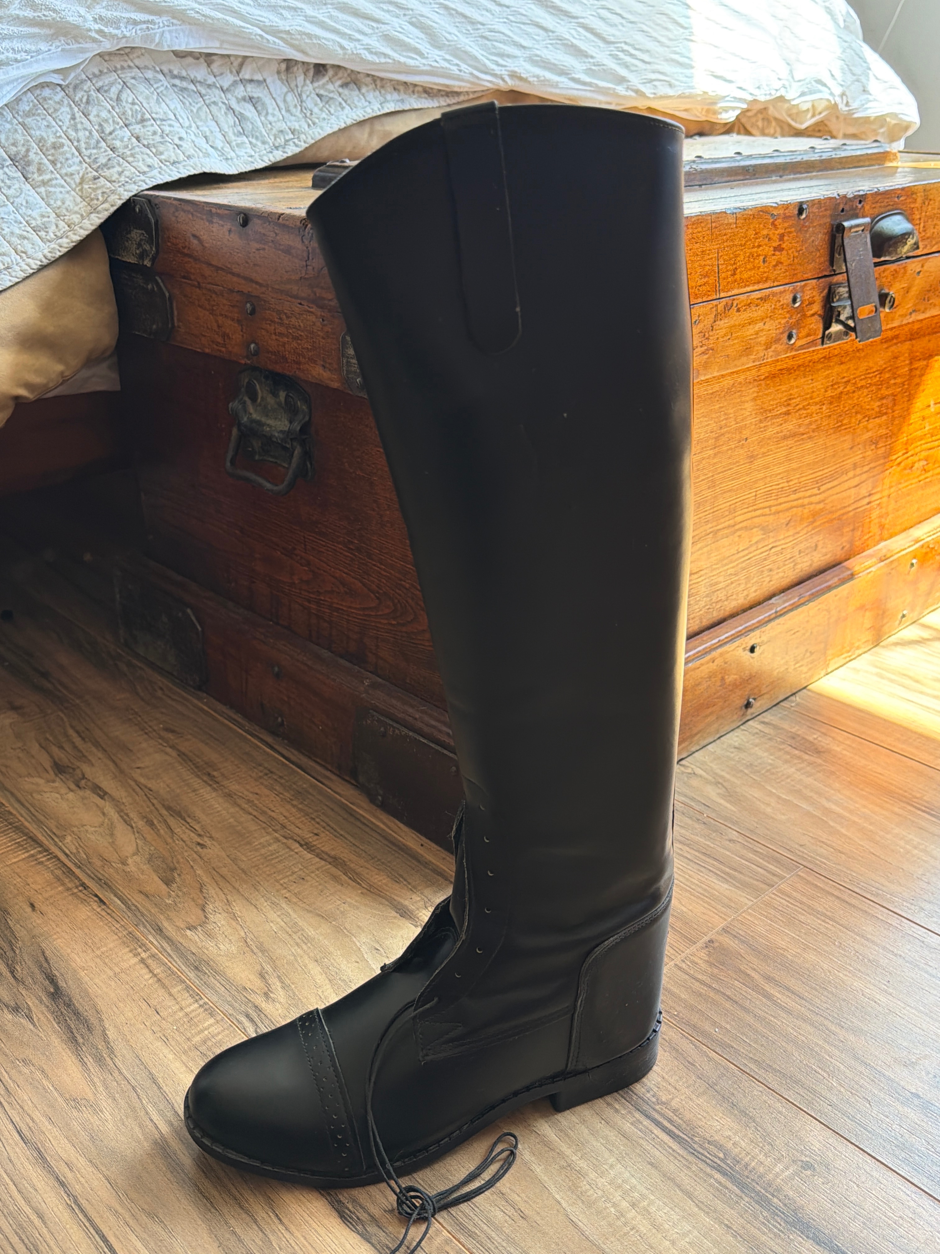 8.5R Leather Devon-Aire Field Boots