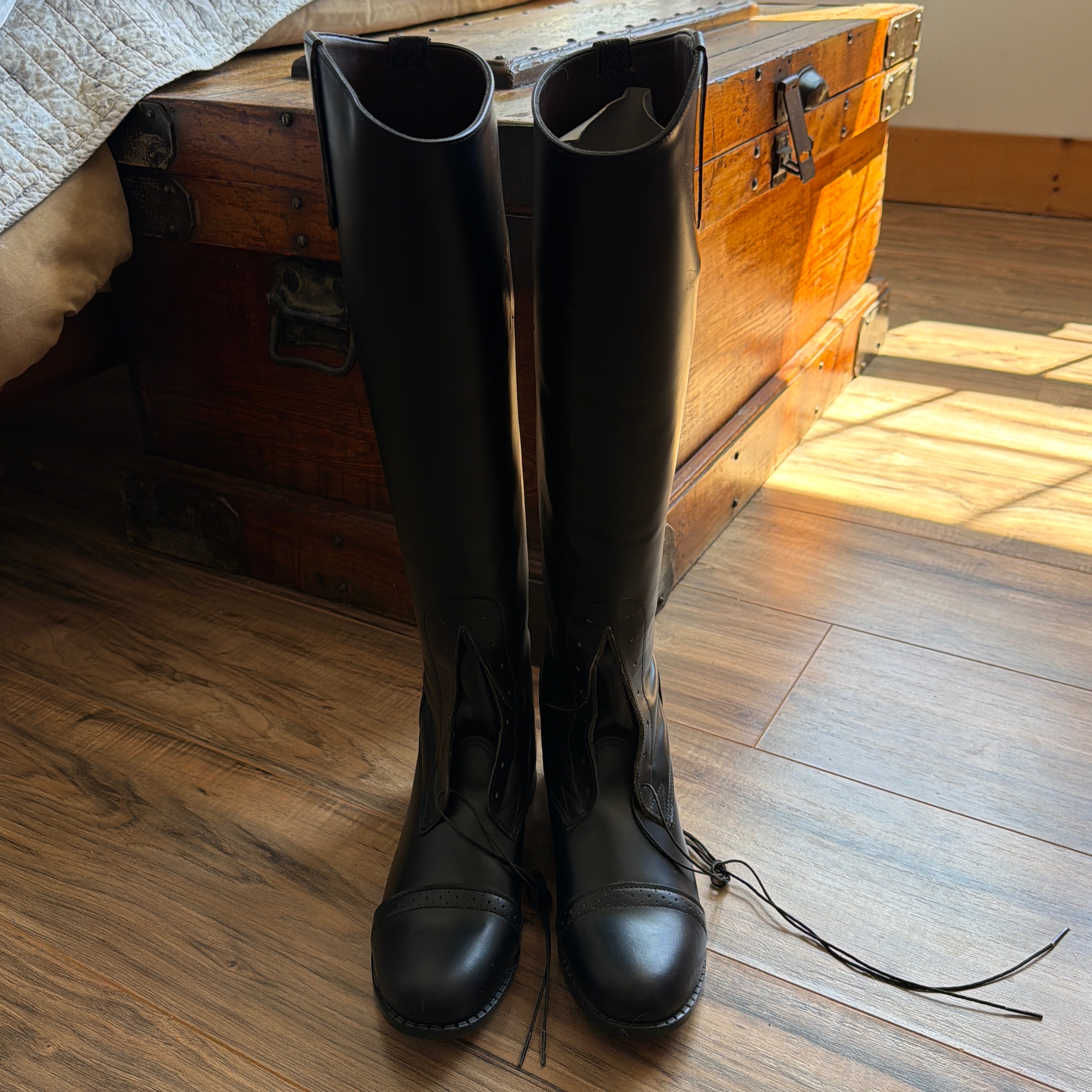 8.5R Leather Devon-Aire Field Boots